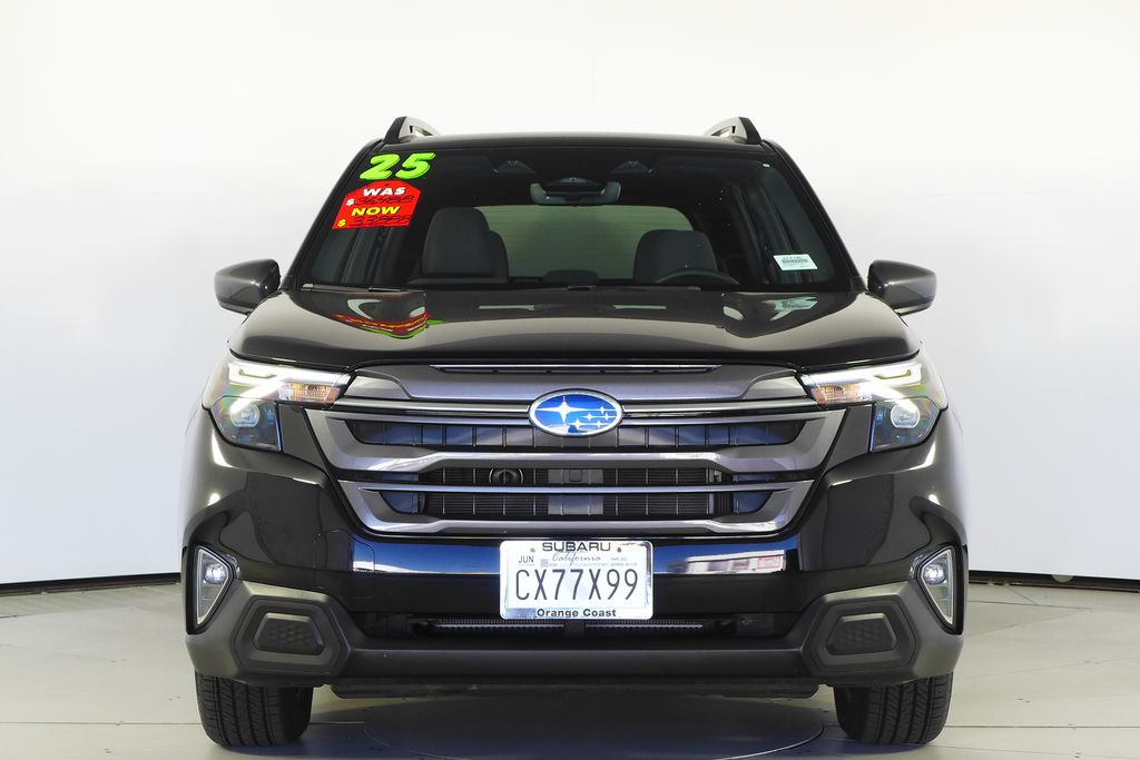 2025 Subaru Forester Premium photo 3
