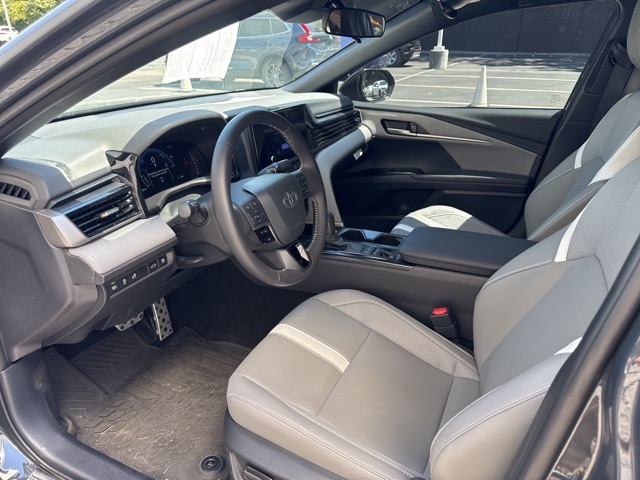 2025 Toyota Camry SE photo 5