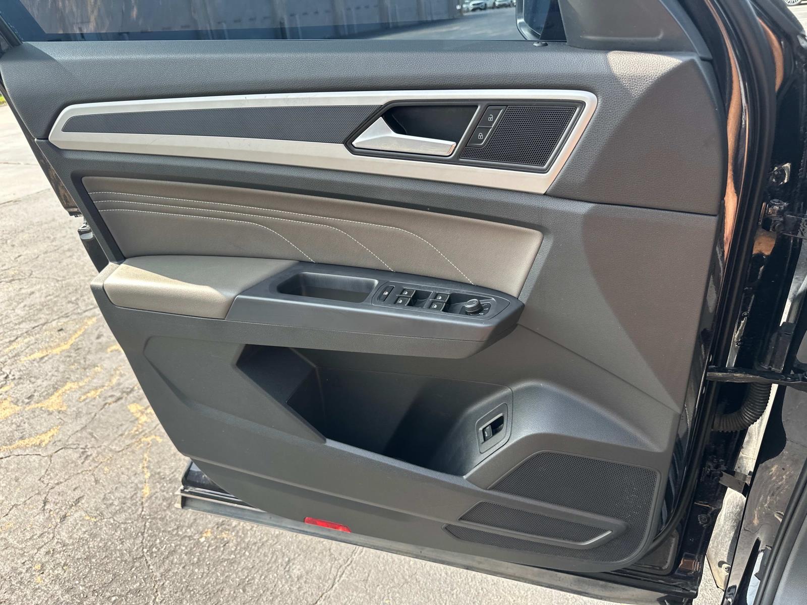 2021 Volkswagen Atlas Cross Sport V6 SEL photo 15
