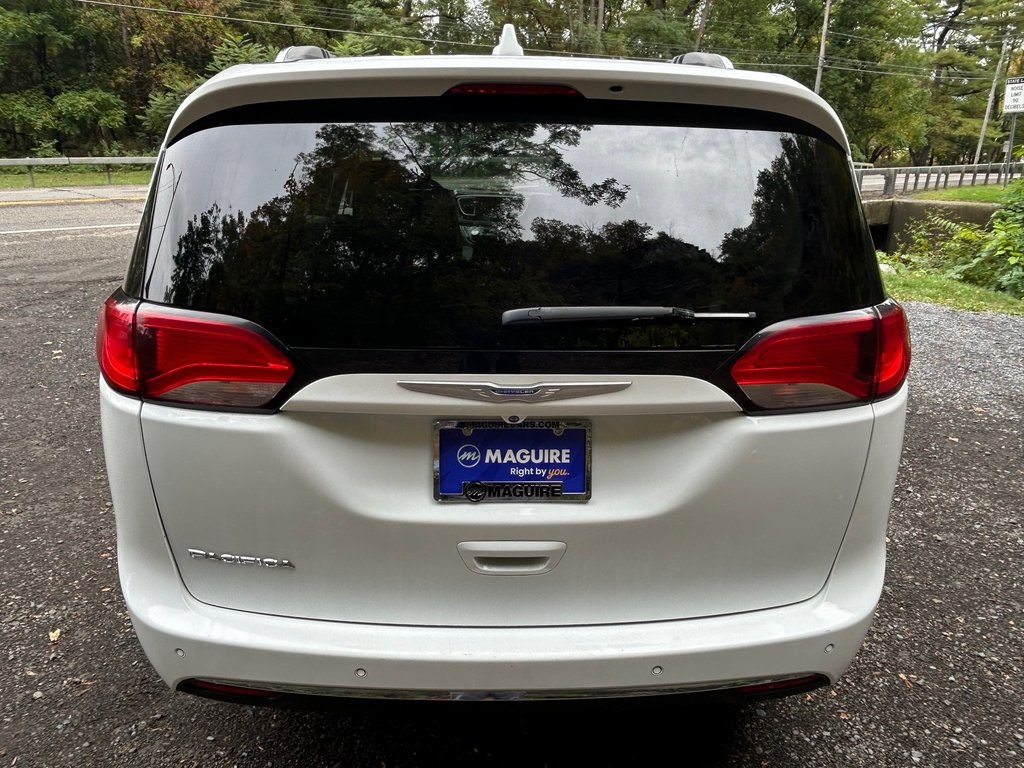 2018 Chrysler Pacifica Touring L photo 4