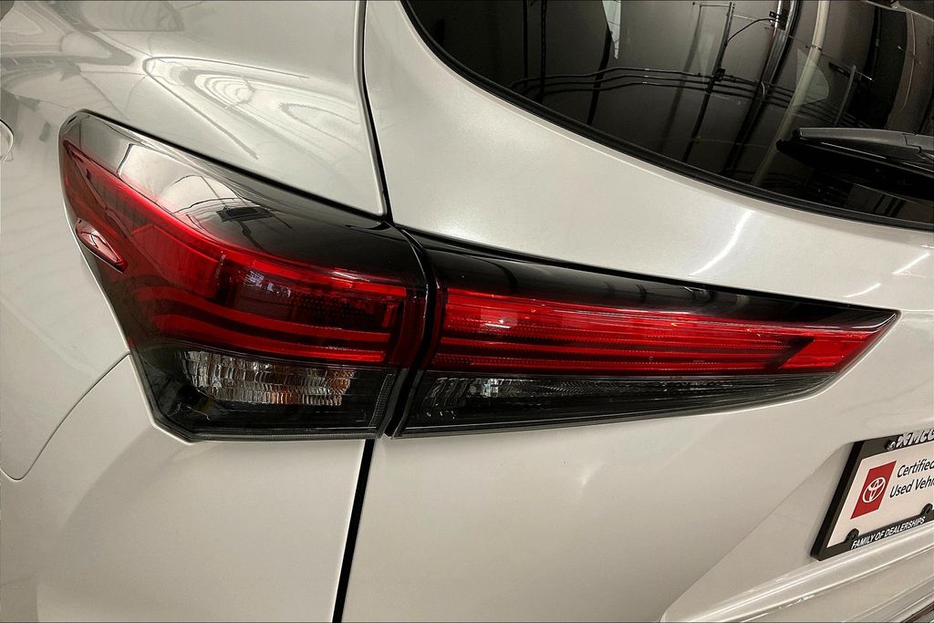 2022 Toyota Highlander XLE photo 30