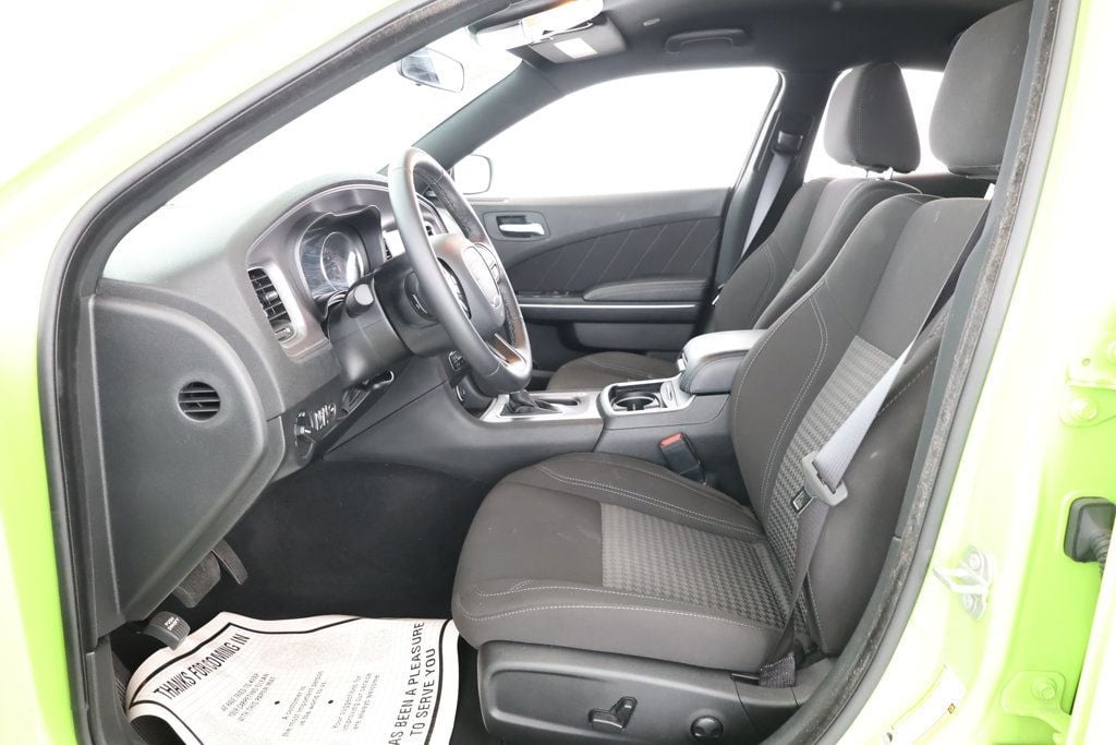 2023 Dodge Charger SXT photo 9