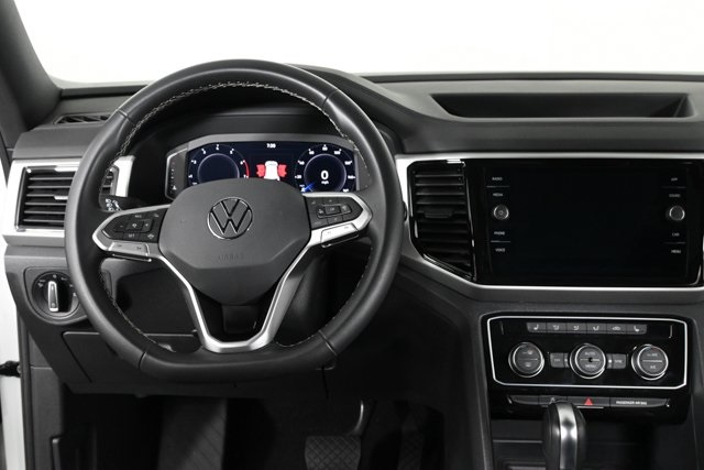 2022 Volkswagen Atlas Cross Sport SE Technology photo 3