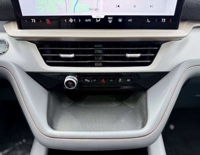 2025 Ford Explorer photo 20
