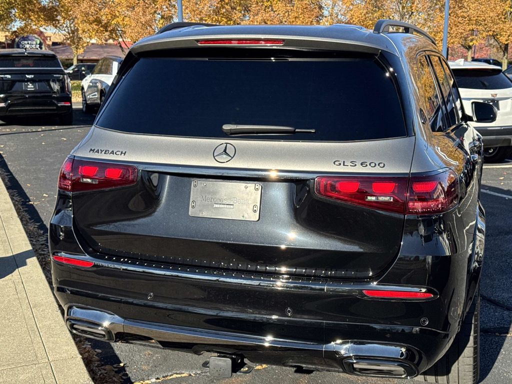 2025 Mercedes Benz GLS Maybach 600 4MATIC photo 2