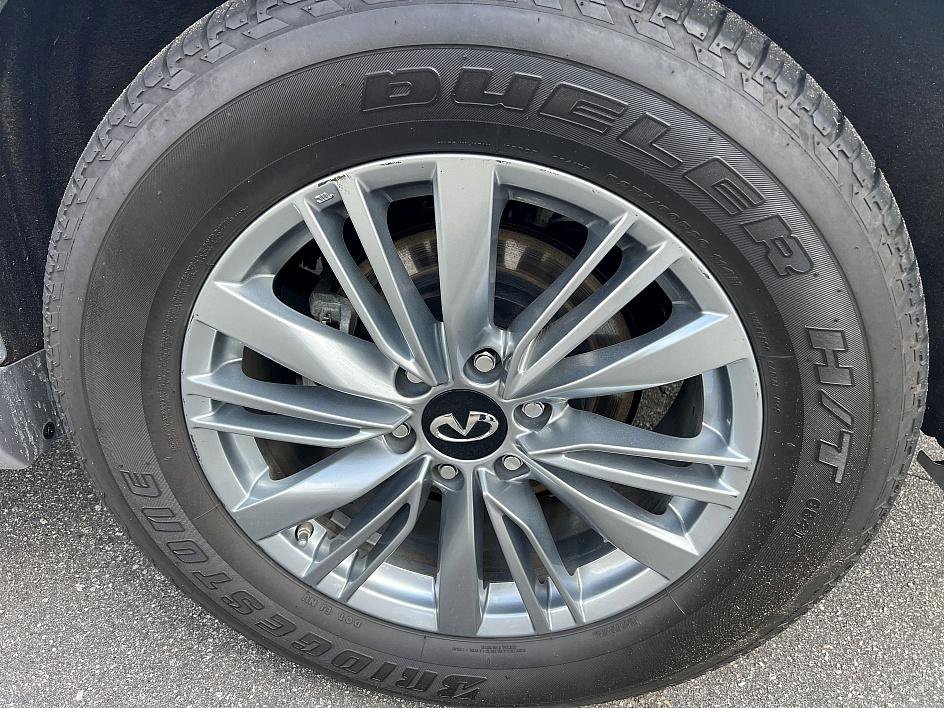 2023 Infiniti QX80 Luxe photo 8