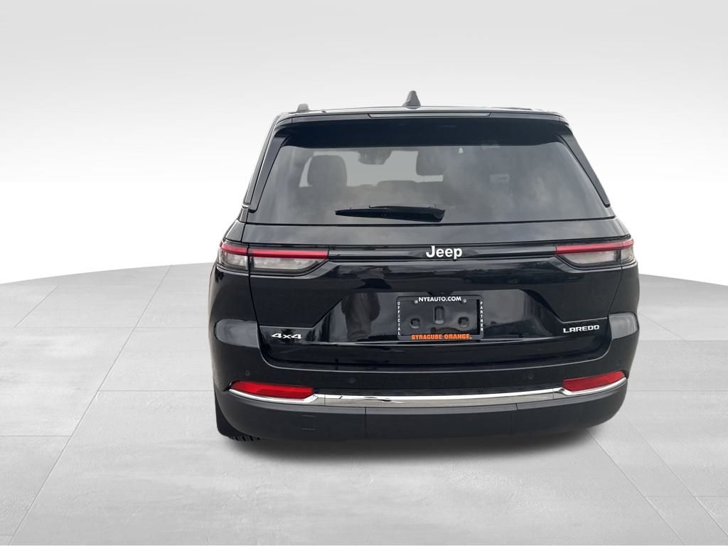 2025 Jeep Grand Cherokee Laredo X photo 4