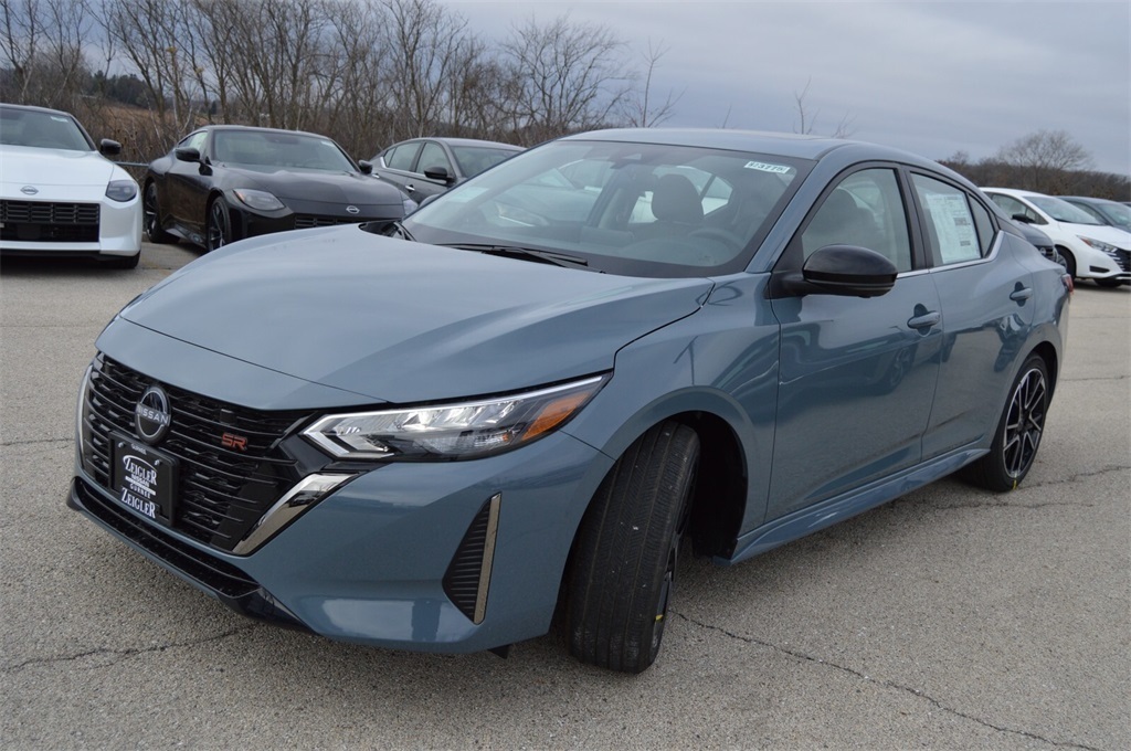2025 Nissan Sentra SR photo 11