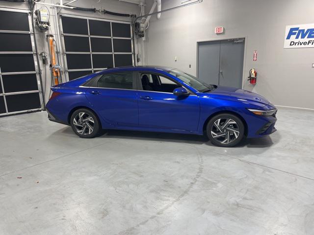 2025 Hyundai Elantra Limited's photo