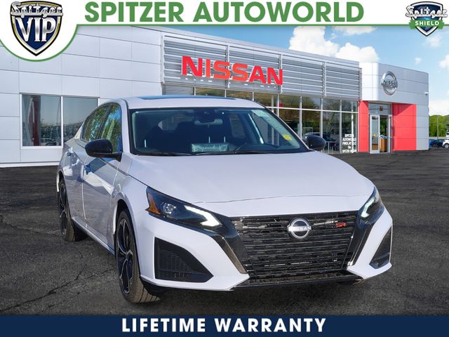 2025 Nissan Altima SR's photo