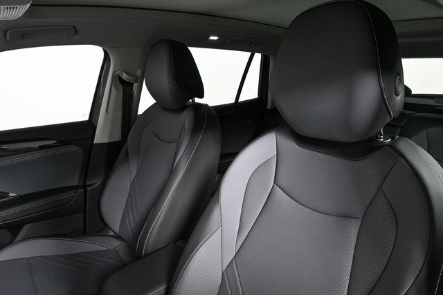 2025 Volkswagen Tiguan SE photo 4