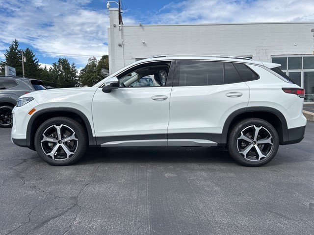 2025 Volkswagen Tiguan SE photo 2