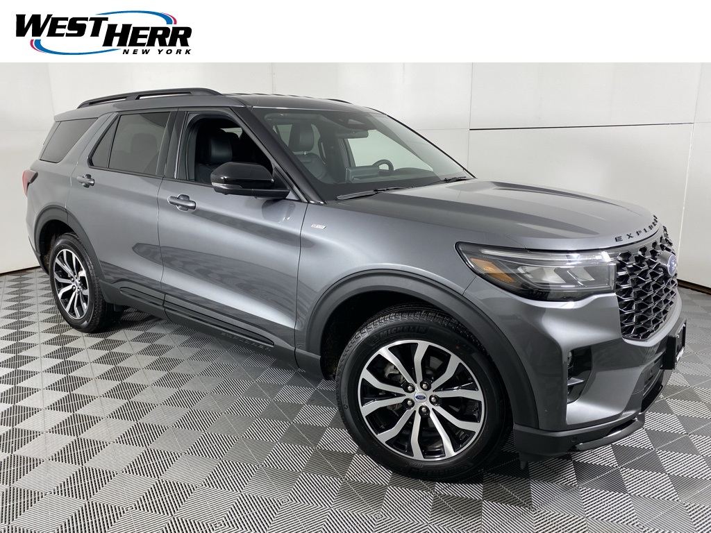 2025 Ford Explorer ST-LINE's photo