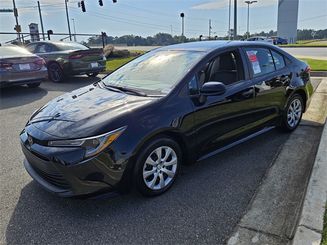 2025 Toyota Corolla LE photo 2