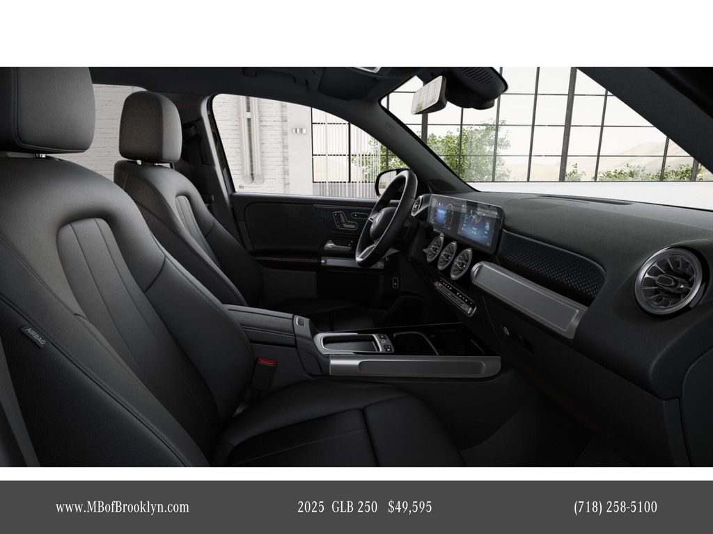 2025 Mercedes Benz GLB 250 4MATIC photo 3