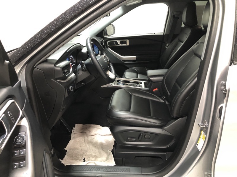 2023 Ford Explorer XLT photo 16