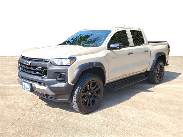 2024 Chevrolet Colorado Trail Boss photo 2