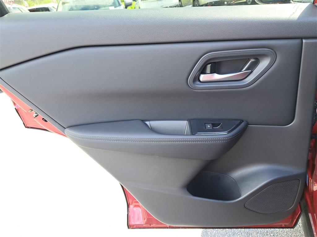 2026 Nissan Rogue SV photo 14