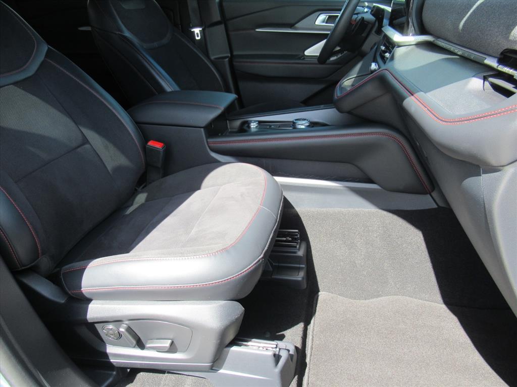 2025 Ford Explorer ST photo 10