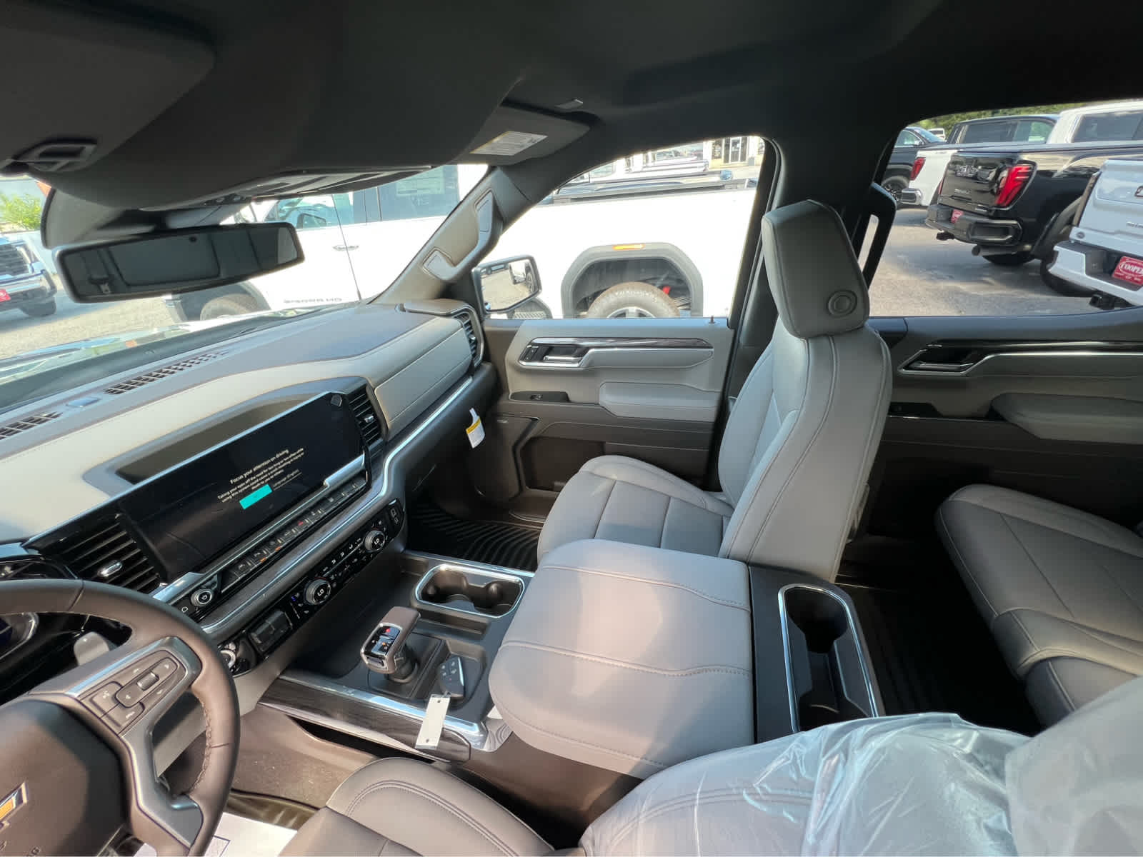 2025 Chevrolet Silverado 1500 LTZ photo 10