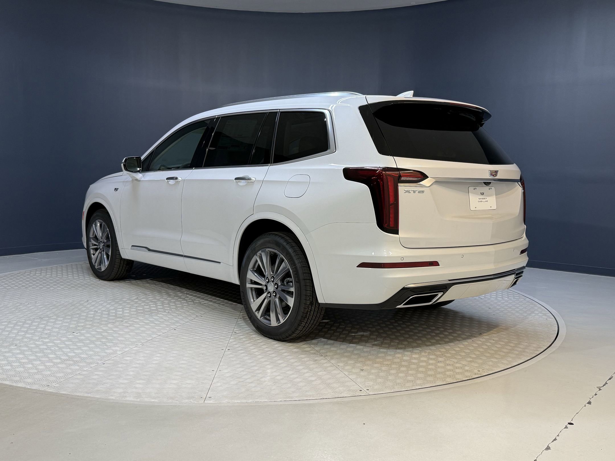 2025 Cadillac XT4 Premium Luxury photo 2