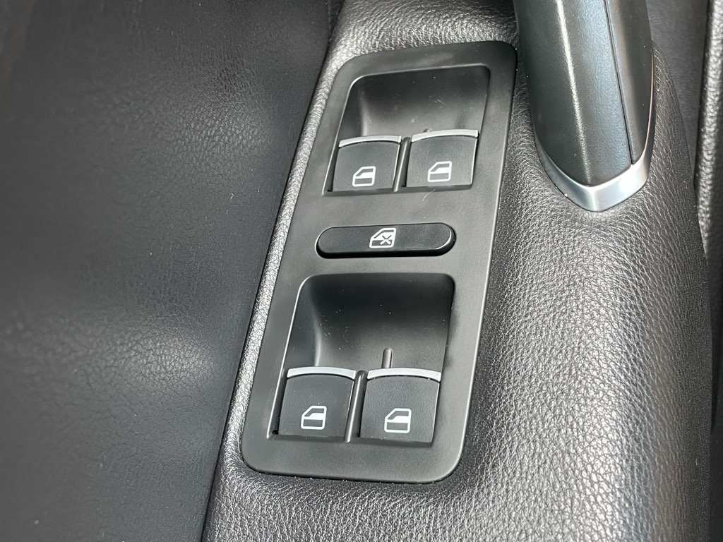 2017 Volkswagen Passat R-Line photo 14