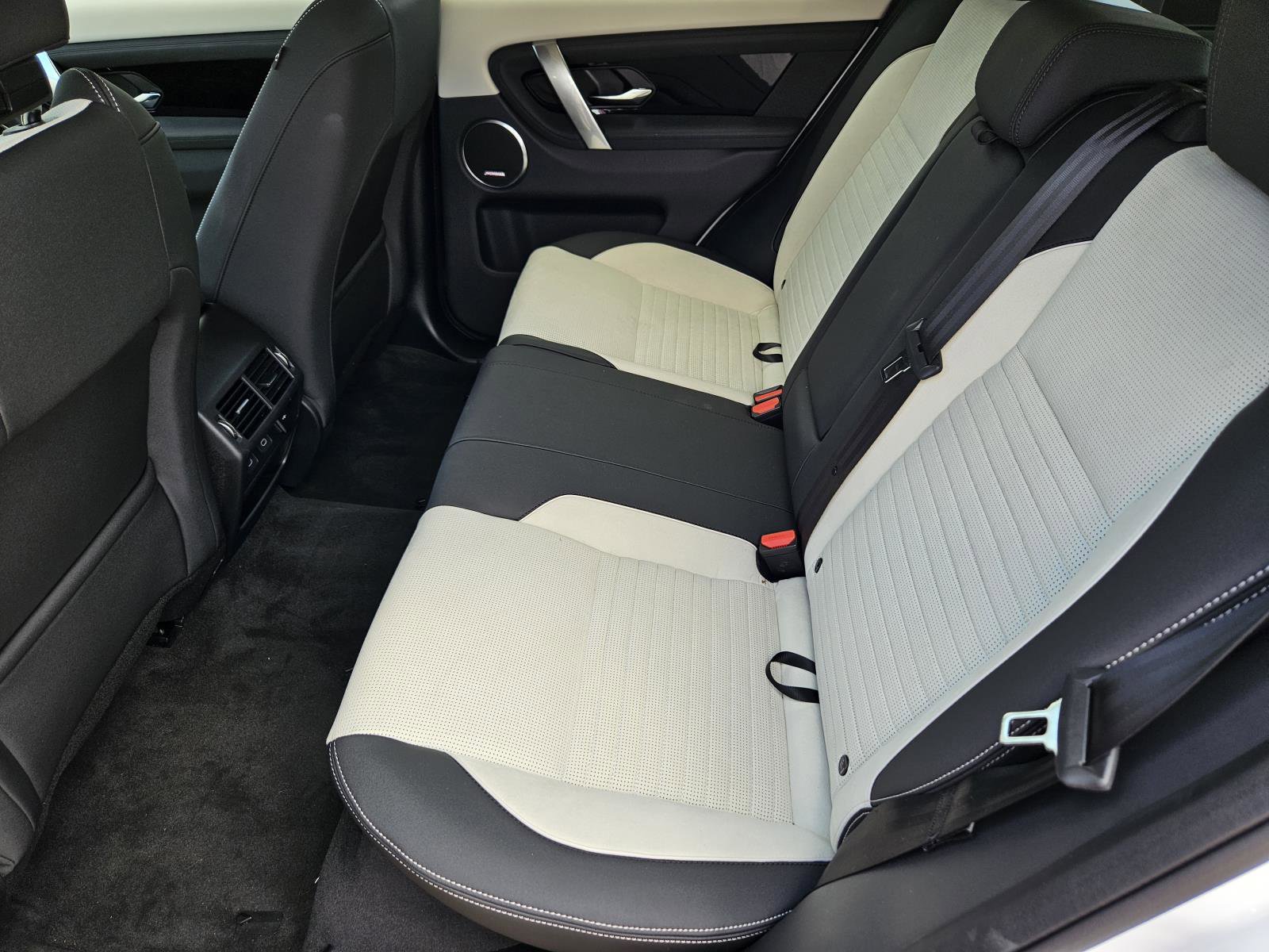 2025 Land Rover Discovery Sport S photo 28