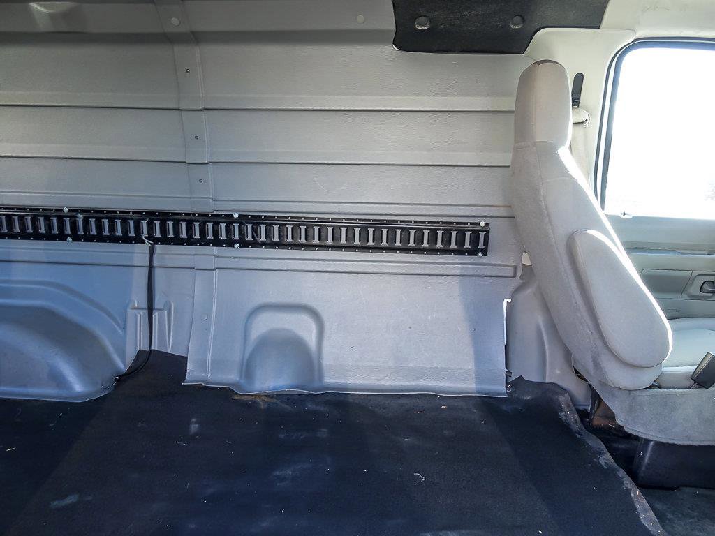 2010 FORD E-350 - Image 25