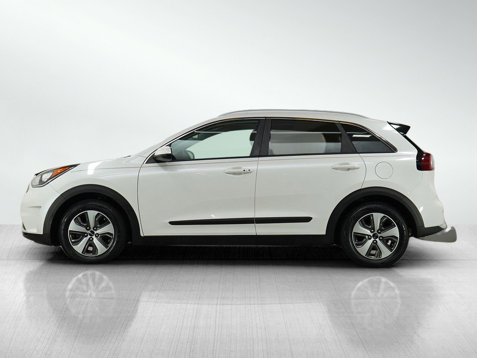 Used 2017 Kia Niro LX with VIN KNDCB3LC5H5080361 for sale in Burnsville, Minnesota