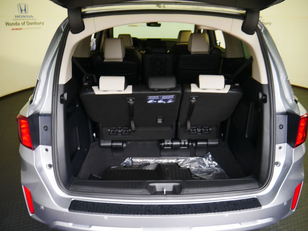 2026 Honda Odyssey Elite photo 5