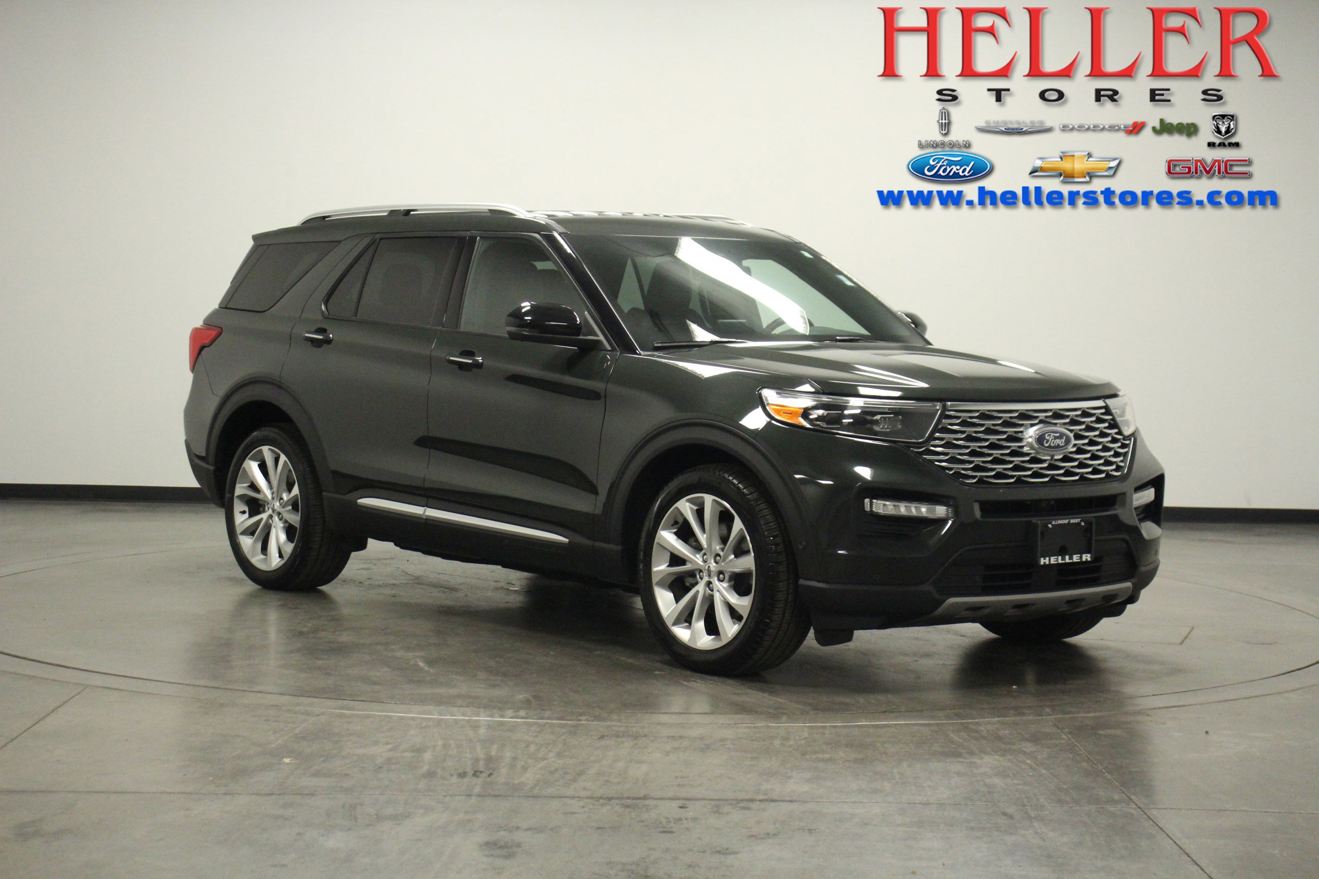 2022 Ford Explorer Platinum's photo