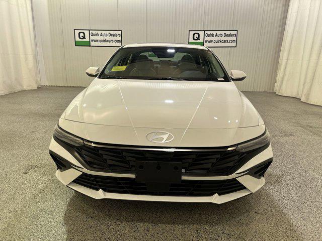 2025 Hyundai Elantra Limited photo 2