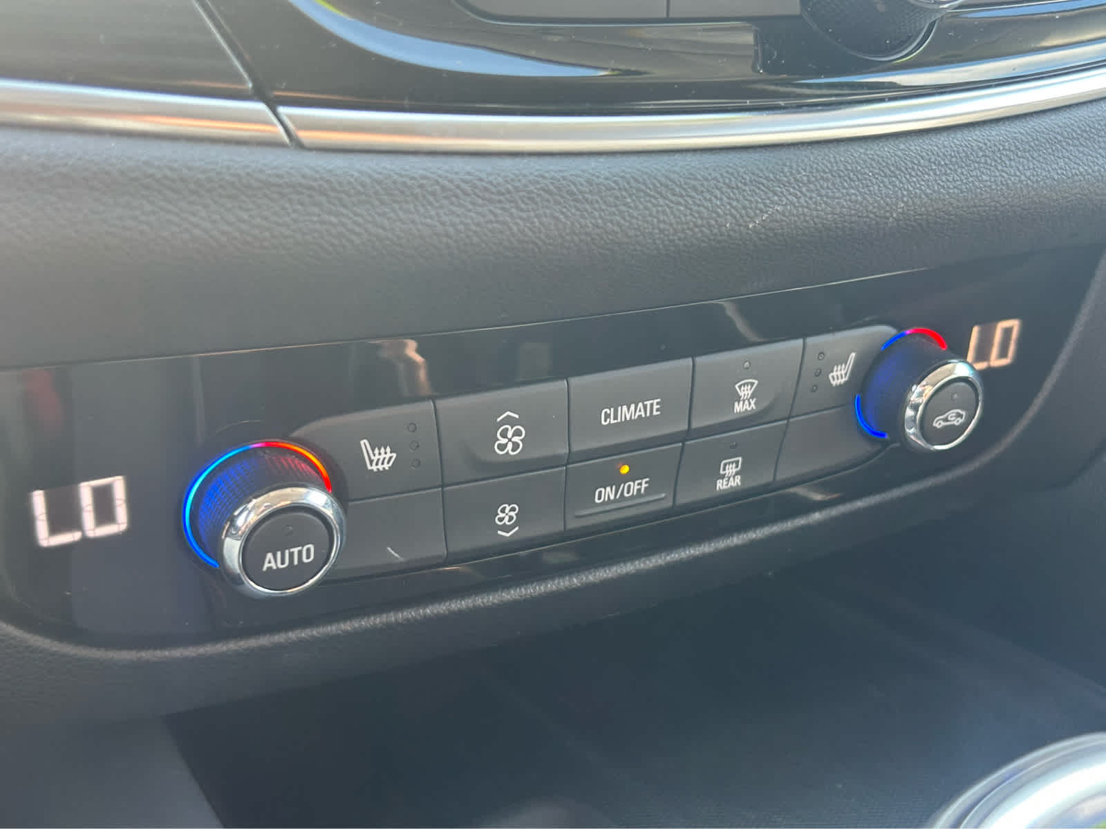2020 Buick Enclave Essence photo 15