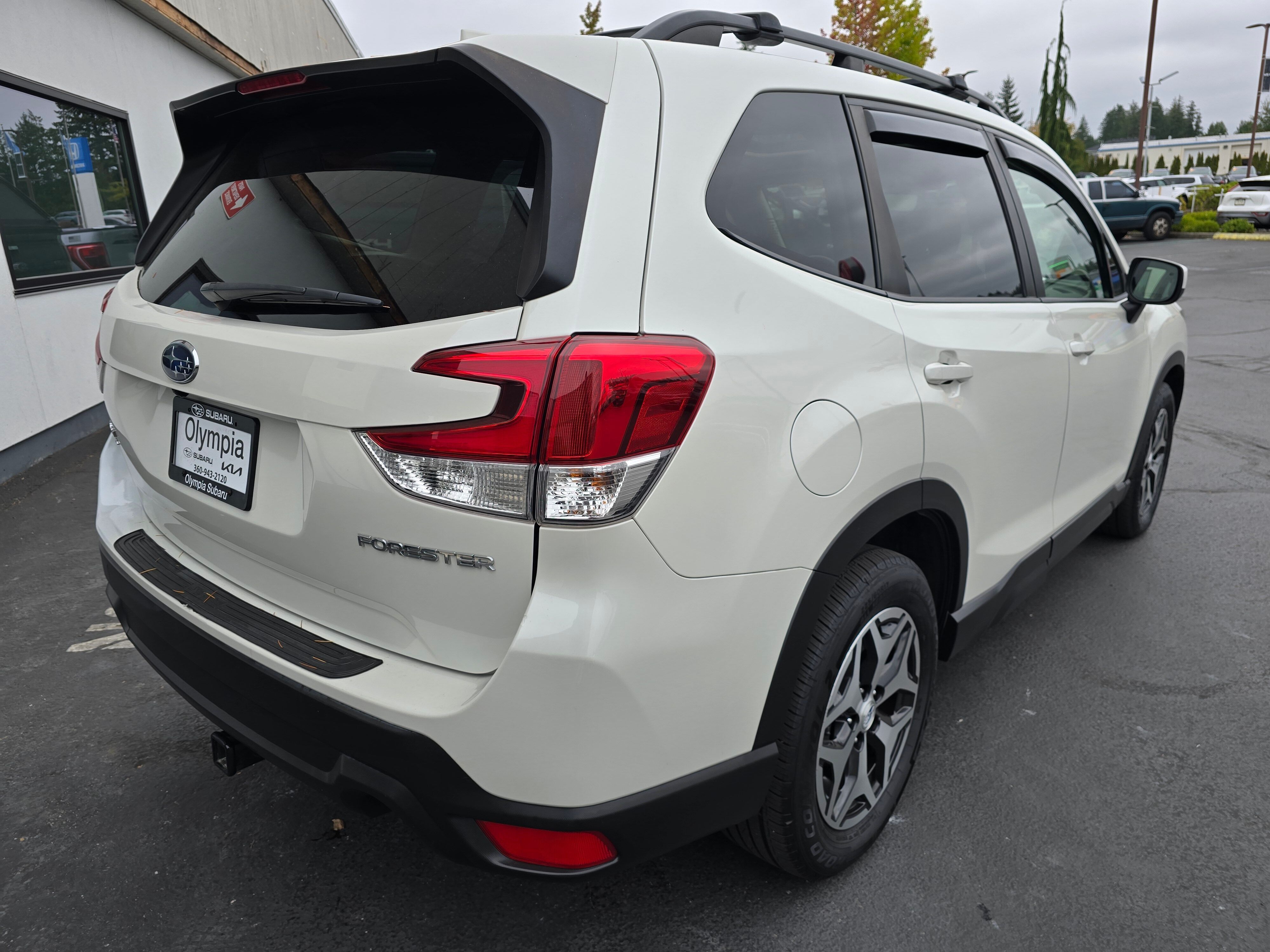 2021 Subaru Forester Premium photo 4