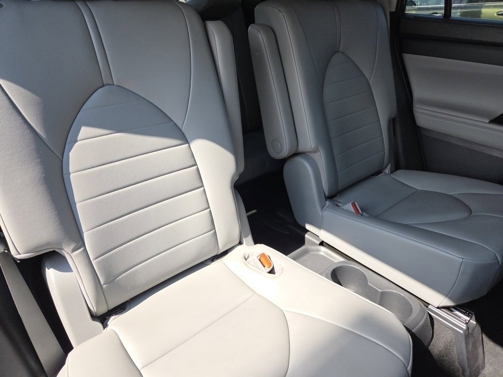 2020 Toyota Highlander Hybrid XLE photo 28
