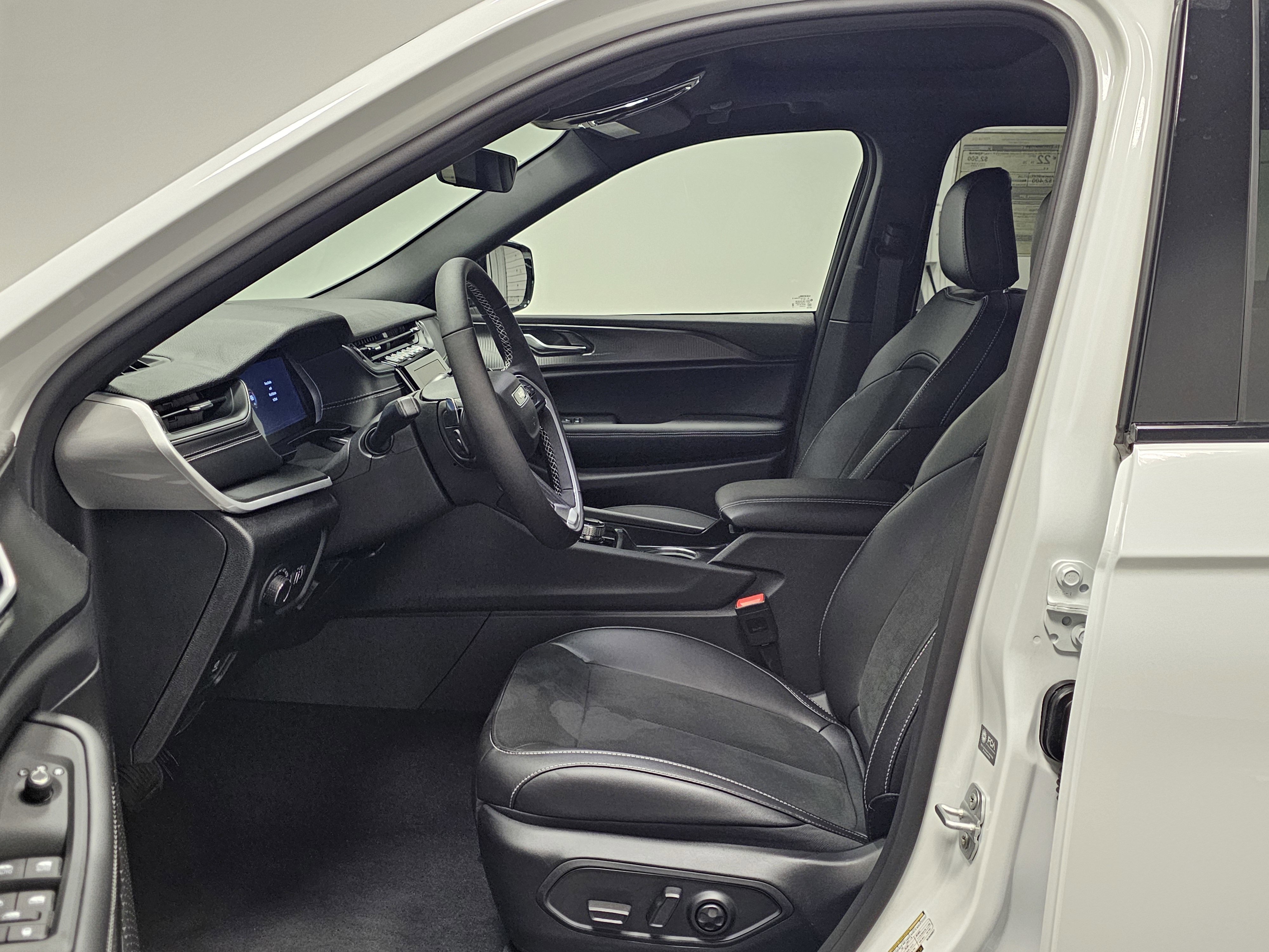 2025 Jeep Grand Cherokee Altitude X photo 4