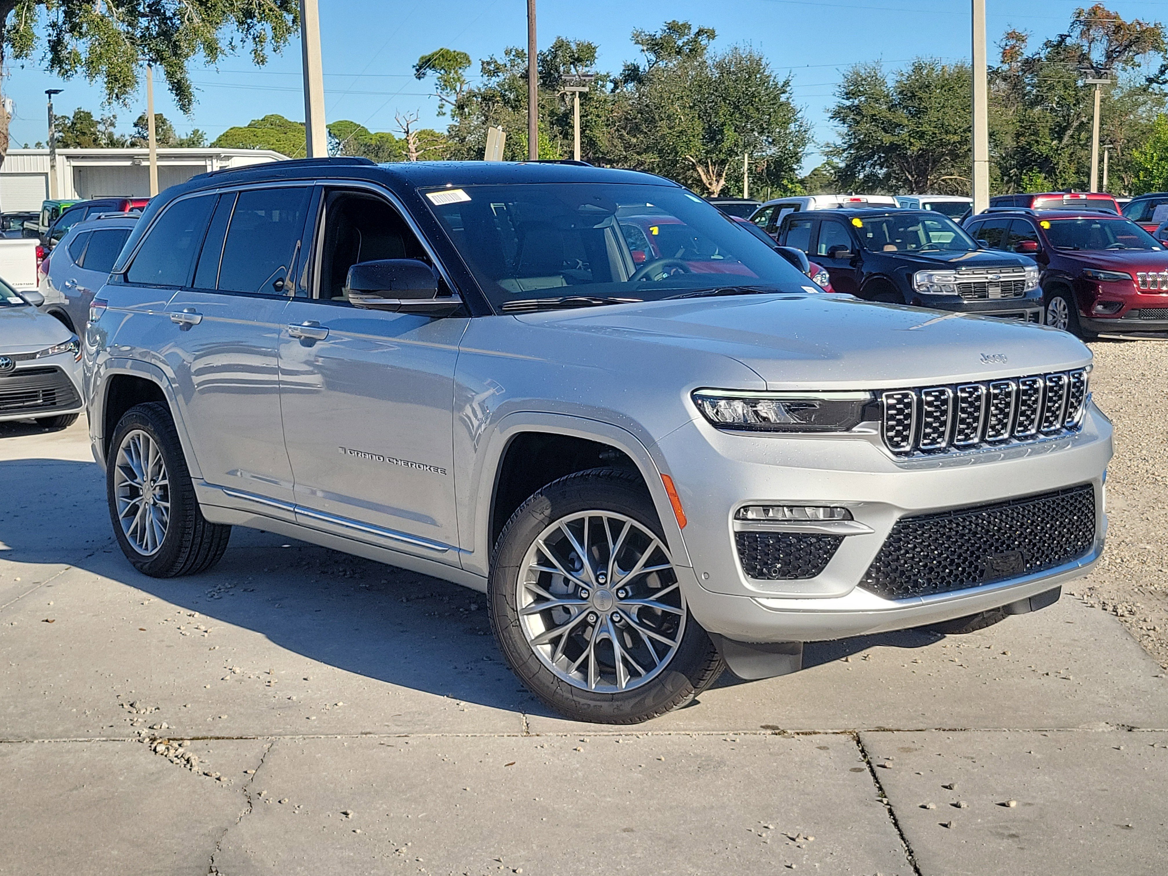 2025 Jeep Grand Cherokee Summit's photo