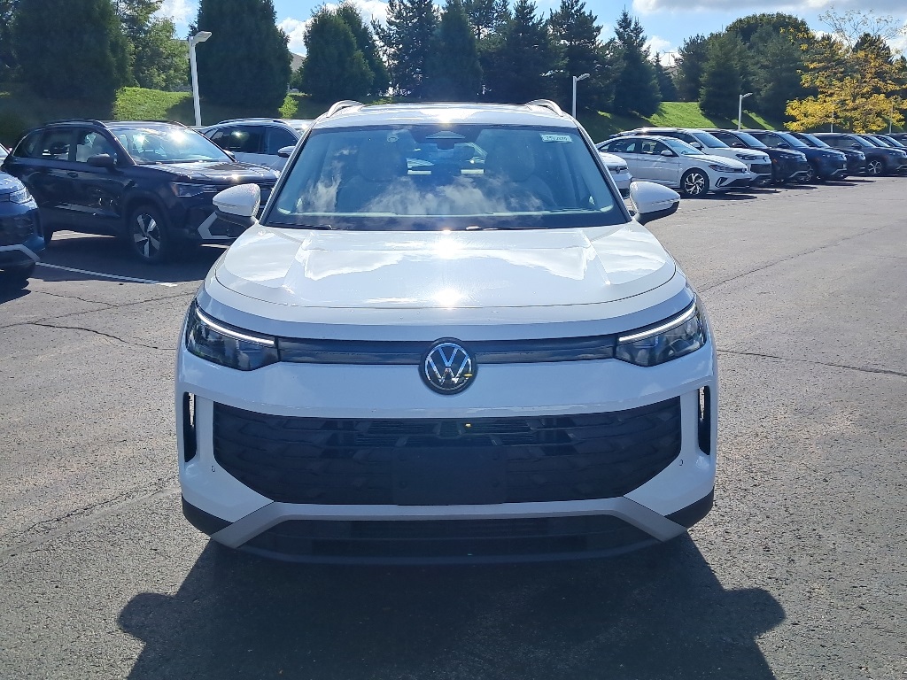 2025 Volkswagen Tiguan SE photo 2
