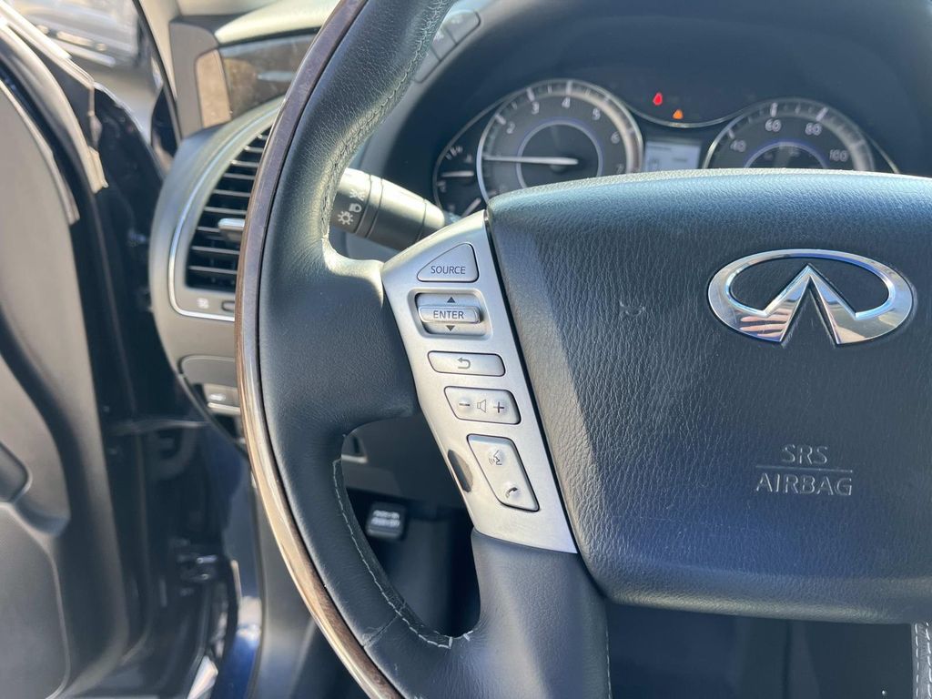 2015 Infiniti QX80 Base photo 18
