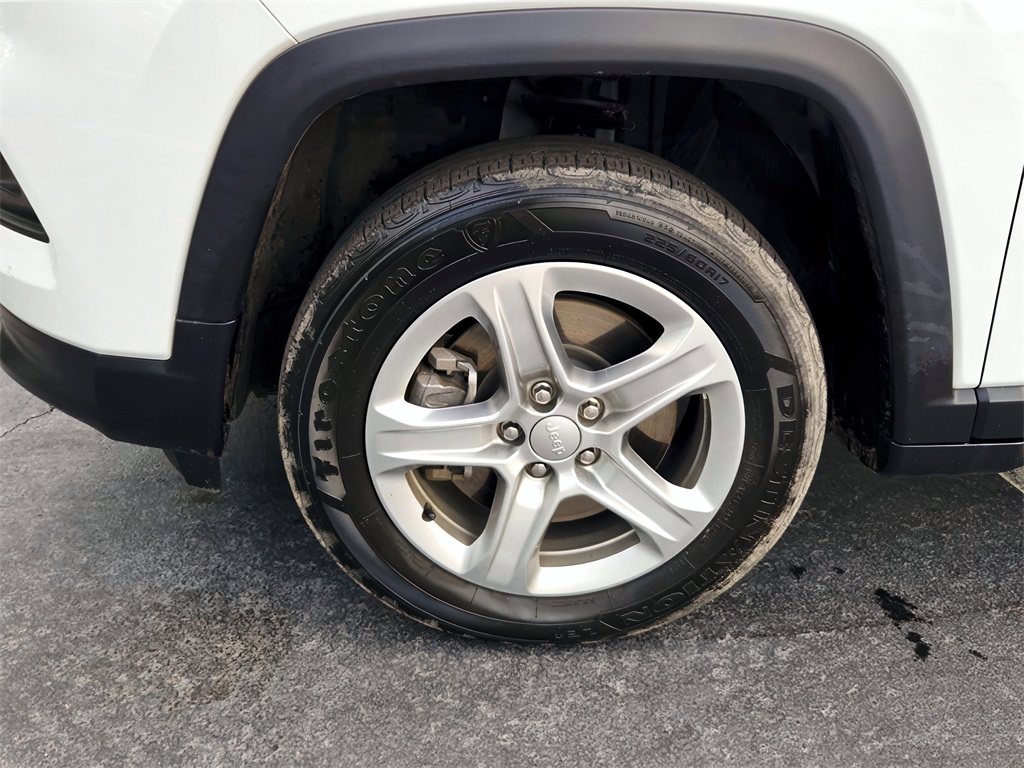 2024 Jeep Compass Latitude photo 9
