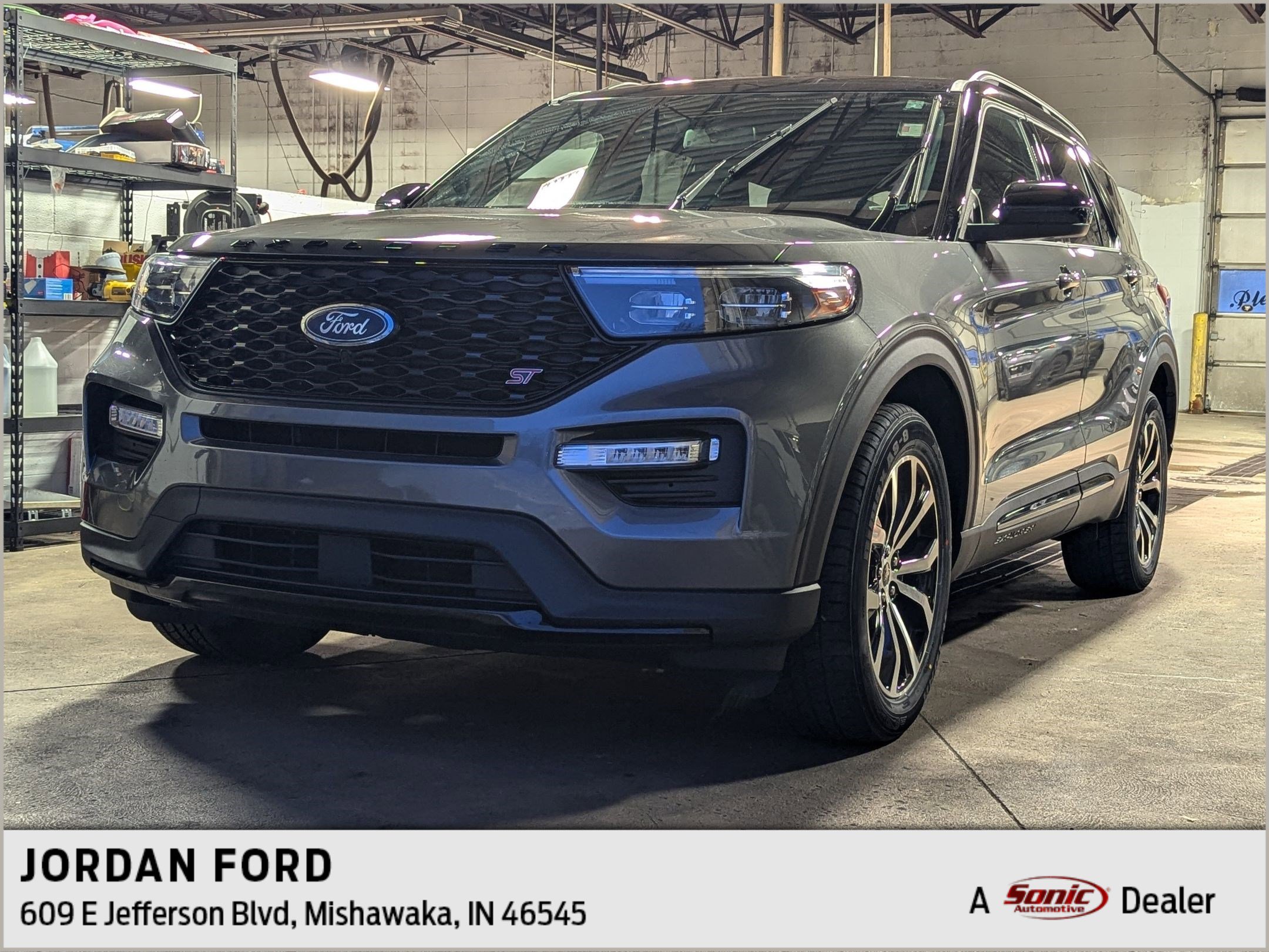 2023 Ford Explorer ST's photo