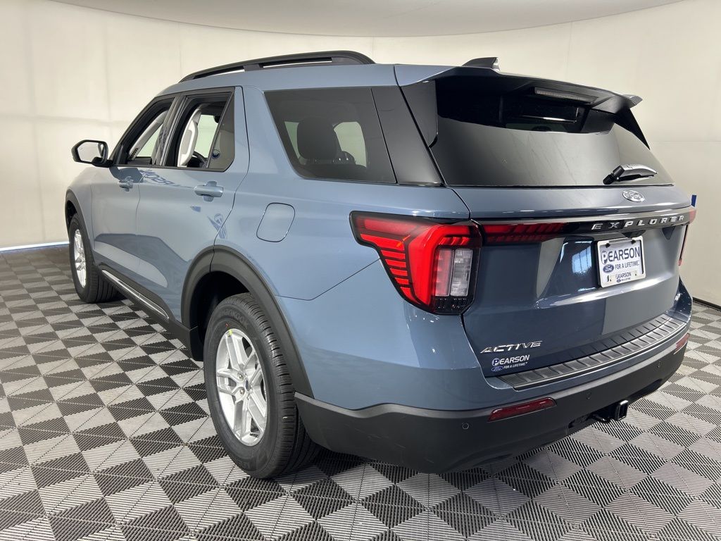 2025 Ford Explorer photo 6