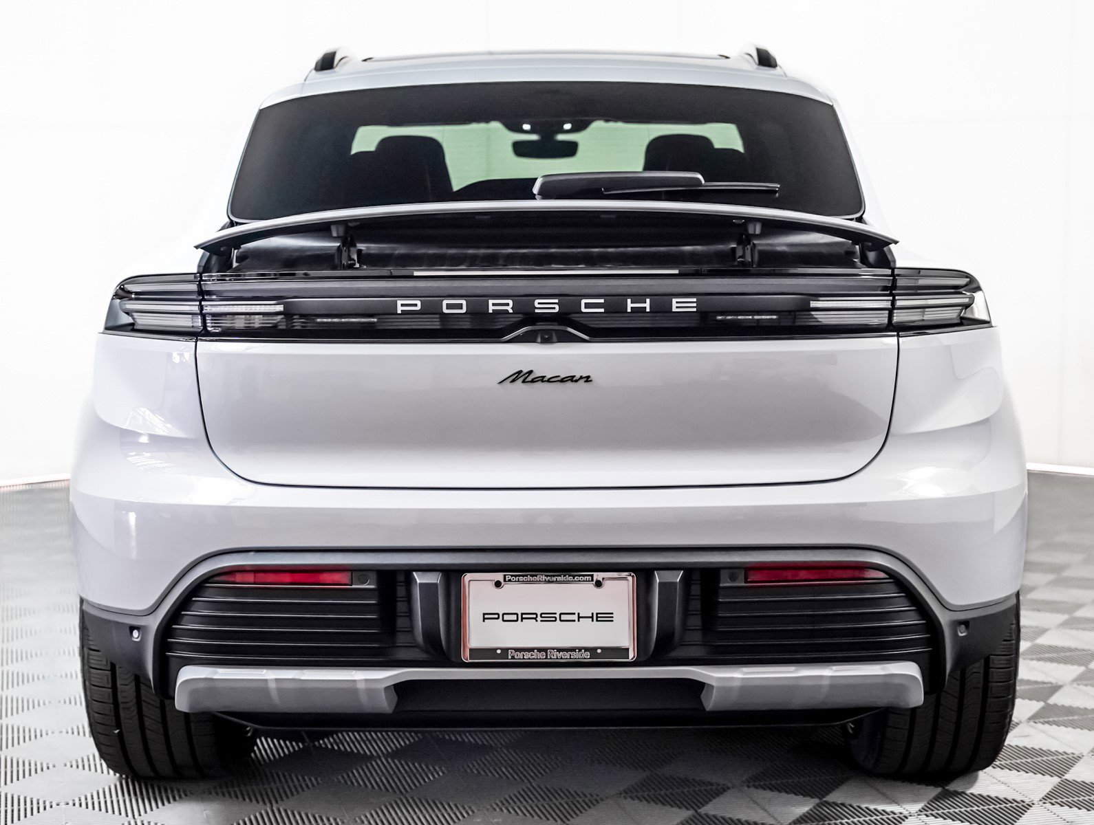 2025 Porsche Macan Electric photo 10