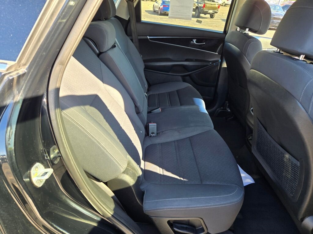 2017 Kia Sorento LX photo 4
