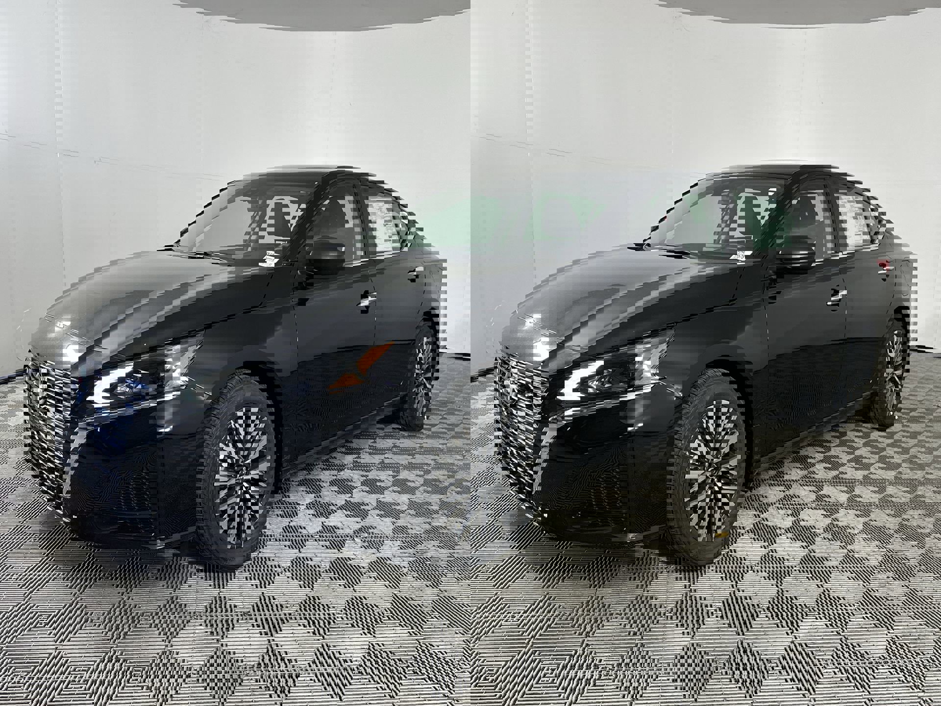 2025 Nissan Altima SV photo 4