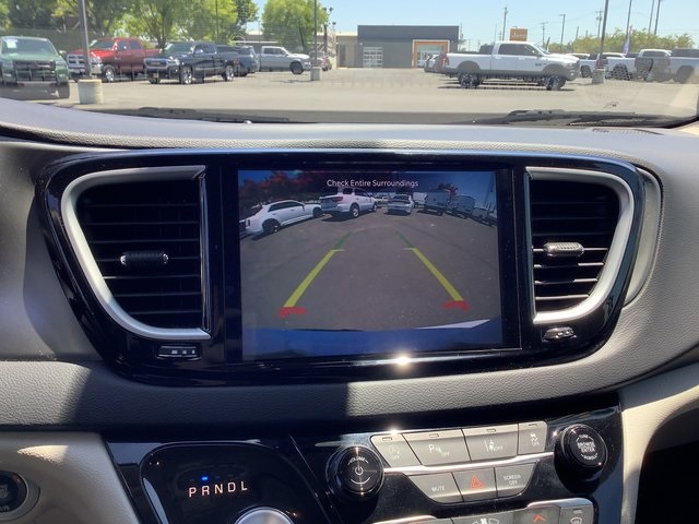 2022 Chrysler Pacifica Touring L photo 19