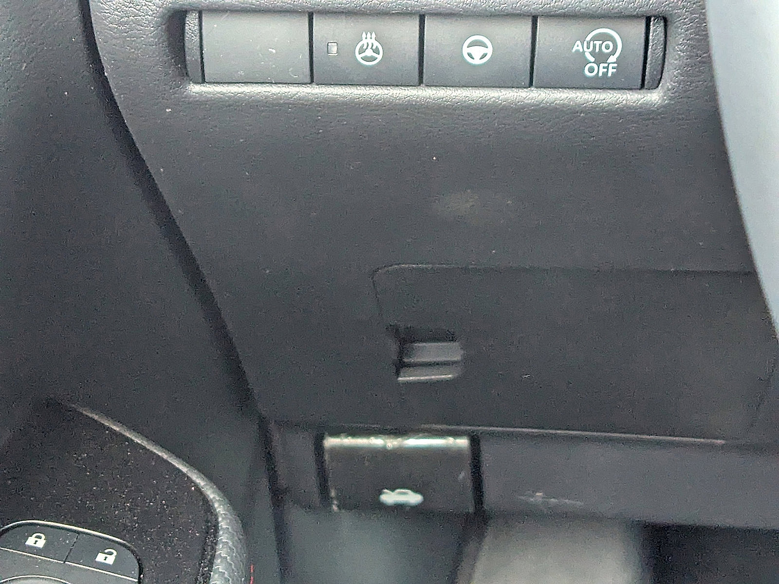 2025 Nissan Kicks SR photo 19