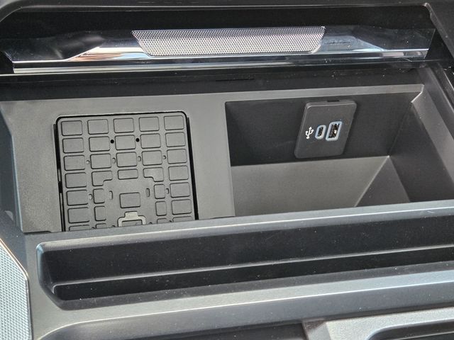 2025 Ford F-350 Lariat photo 17