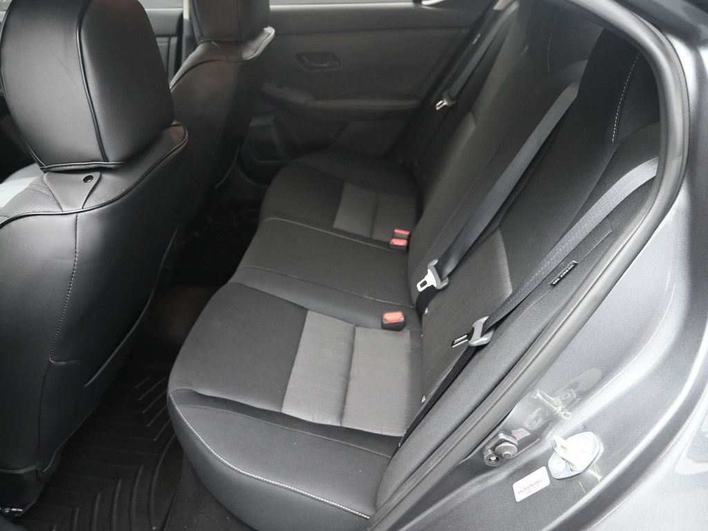 2025 Nissan Sentra SV photo 8