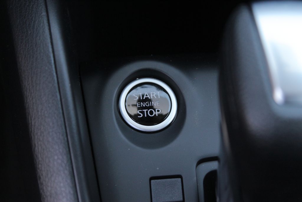 2025 Nissan Kicks Play S photo 17